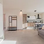 公寓 Bellaria Palace - In The Hearth Of Motor Valley By Movebnb