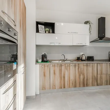 Bellaria Palace - In The Hearth Of Motor Valley By Movebnb *