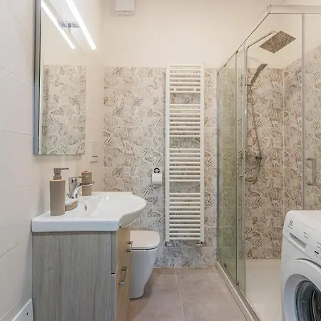 Bellaria Palace - In The Hearth Of Motor Valley By Movebnb