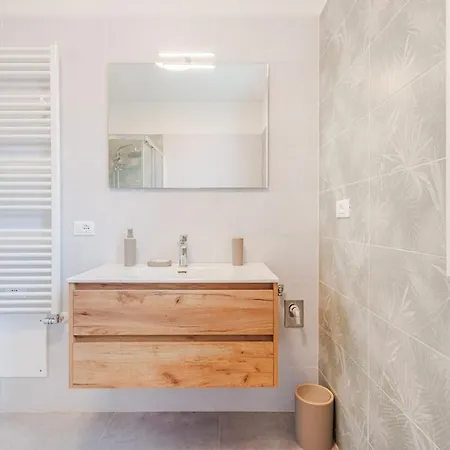 Bellaria Palace - In The Hearth Of Motor Valley Apartment *