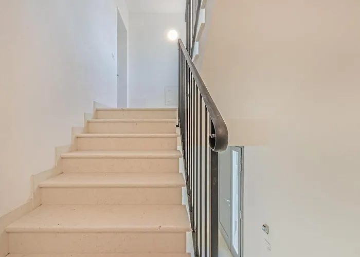 Bellaria Palace - In The Hearth Of Motor Valley By Movebnb *