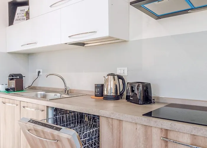 Bellaria Palace - In The Hearth Of Motor Valley By Movebnb *