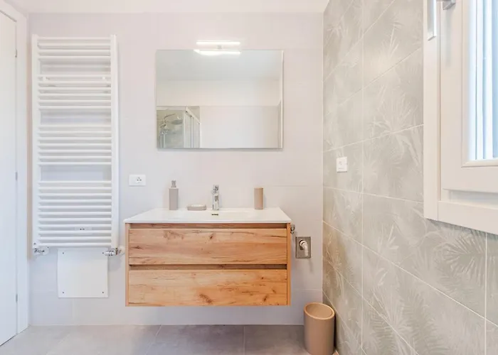 Bellaria Palace - In The Hearth Of Motor Valley By Movebnb Apartman *