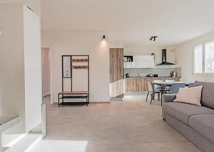 Apartman Bellaria Palace - In The Hearth Of Motor Valley By Movebnb