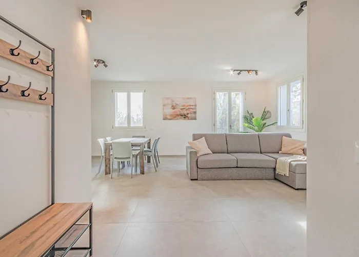 Apartman Bellaria Palace - In The Hearth Of Motor Valley By Movebnb *