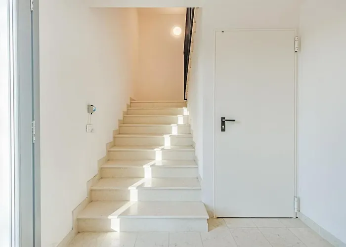 Bellaria Palace - In The Hearth Of Motor Valley By Movebnb *