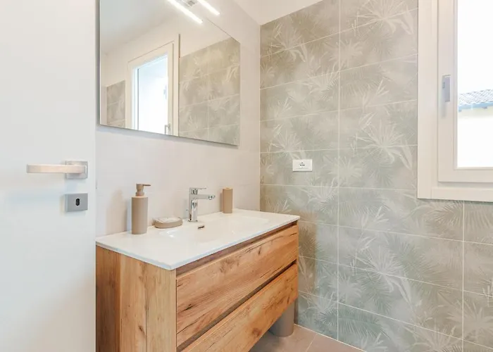 Bellaria Palace - In The Hearth Of Motor Valley By Movebnb