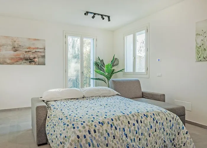 Bellaria Palace - In The Hearth Of Motor Valley By Movebnb *